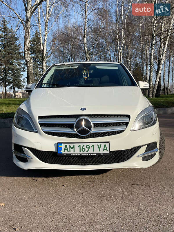 Хетчбек Mercedes-Benz B-Class 2016 в Житомирі фото 5 Хетчбек Mercedes-Benz B-Class 2016 в Житомирі