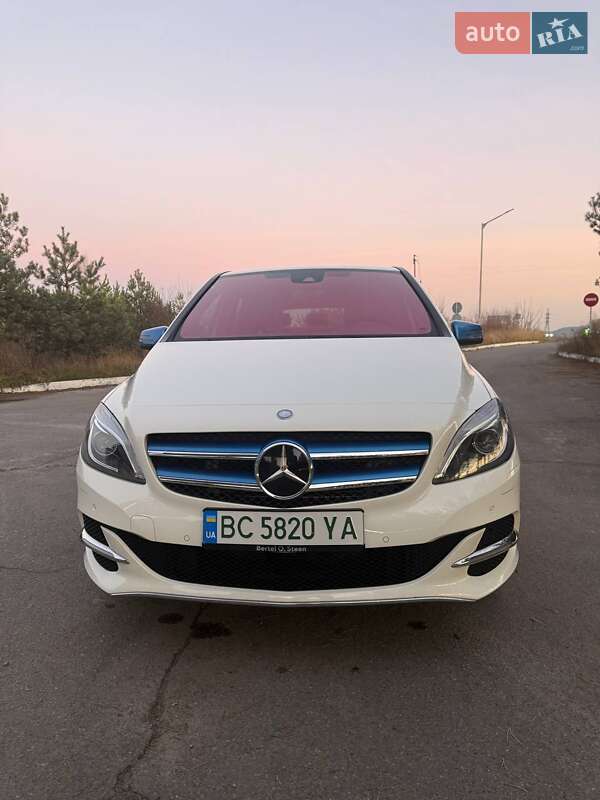Хэтчбек Mercedes-Benz B-Class 2015 в Золочеве фото 2 Хэтчбек Mercedes-Benz B-Class 2015 в Золочеве