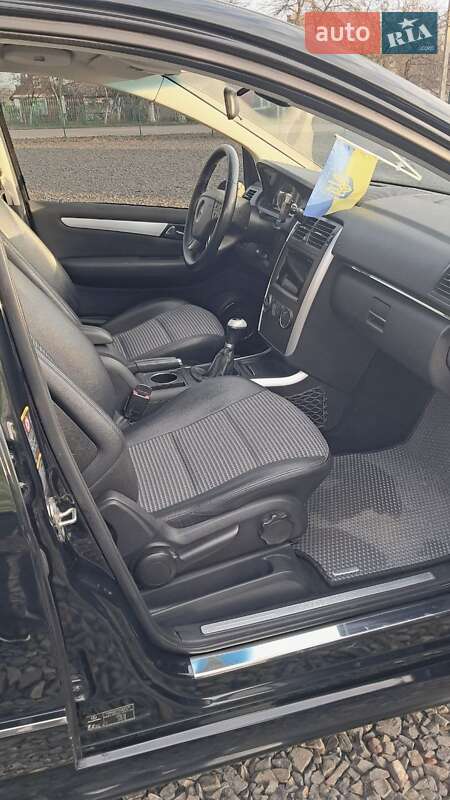 Хэтчбек Mercedes-Benz B-Class 2005 в Нововолынске фото 43 Хэтчбек Mercedes-Benz B-Class 2005 в Нововолынске