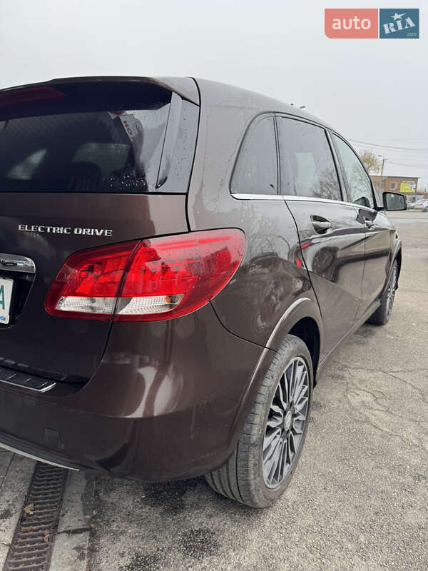 Хетчбек Mercedes-Benz B-Class 2015 в Дніпрі фото 27 Хетчбек Mercedes-Benz B-Class 2015 в Дніпрі