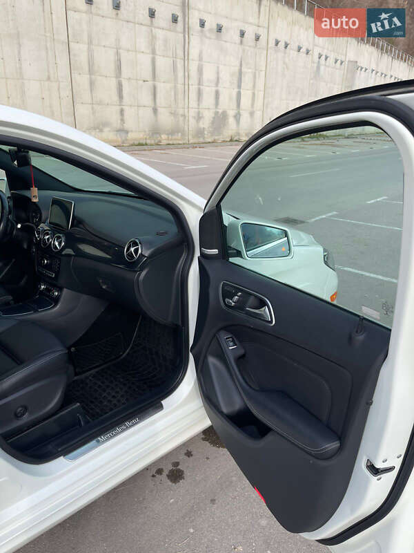 Хетчбек Mercedes-Benz B-Class 2016 в Одесі фото 20 Хетчбек Mercedes-Benz B-Class 2016 в Одесі