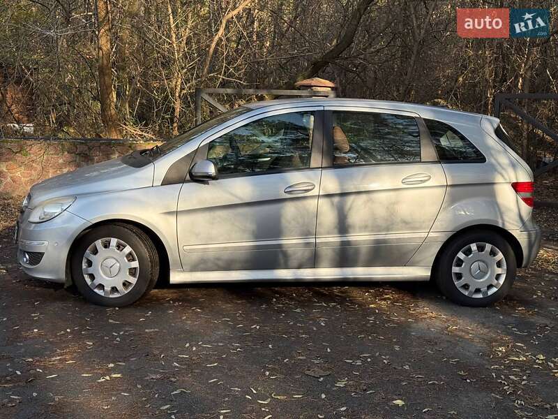 Хетчбек Mercedes-Benz B-Class 2010 в Києві фото 4 Хетчбек Mercedes-Benz B-Class 2010 в Києві