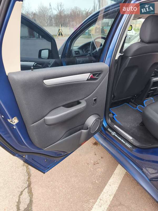 Хетчбек Mercedes-Benz B-Class 2010 в Києві фото 38 Хетчбек Mercedes-Benz B-Class 2010 в Києві