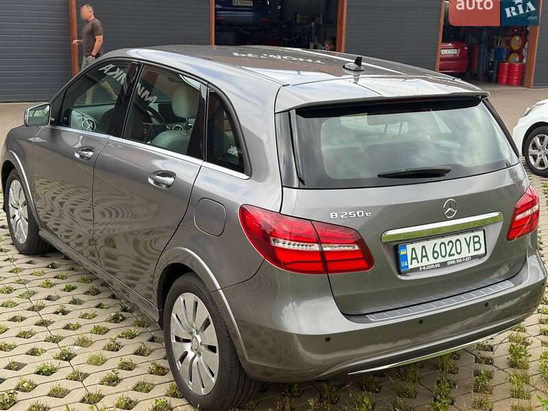 Хетчбек Mercedes-Benz B-Class 2016 в Житомирі
