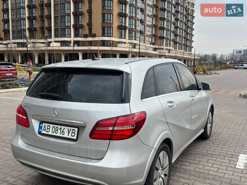 Хэтчбек Mercedes-Benz B-Class 2016 в Софиевской Борщаговке