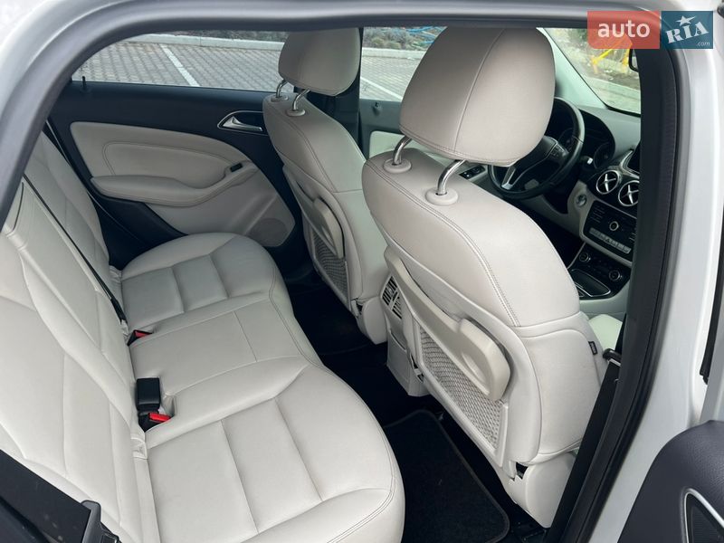 Хэтчбек Mercedes-Benz B-Class 2016 в Софиевской Борщаговке