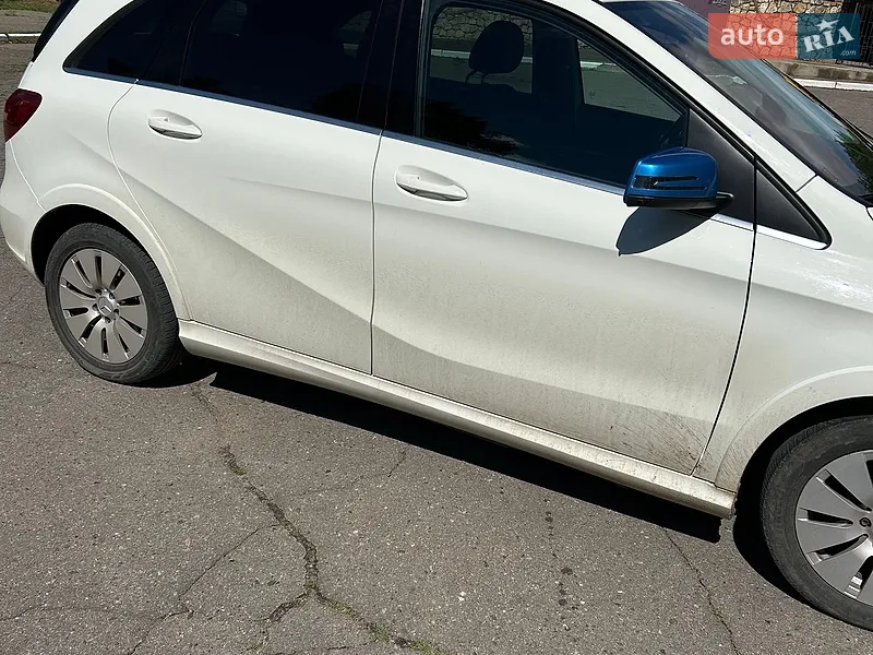 Mercedes-Benz B-Class 2015 VIN WDD2428901J005501 фото оголошення 28 з 59
