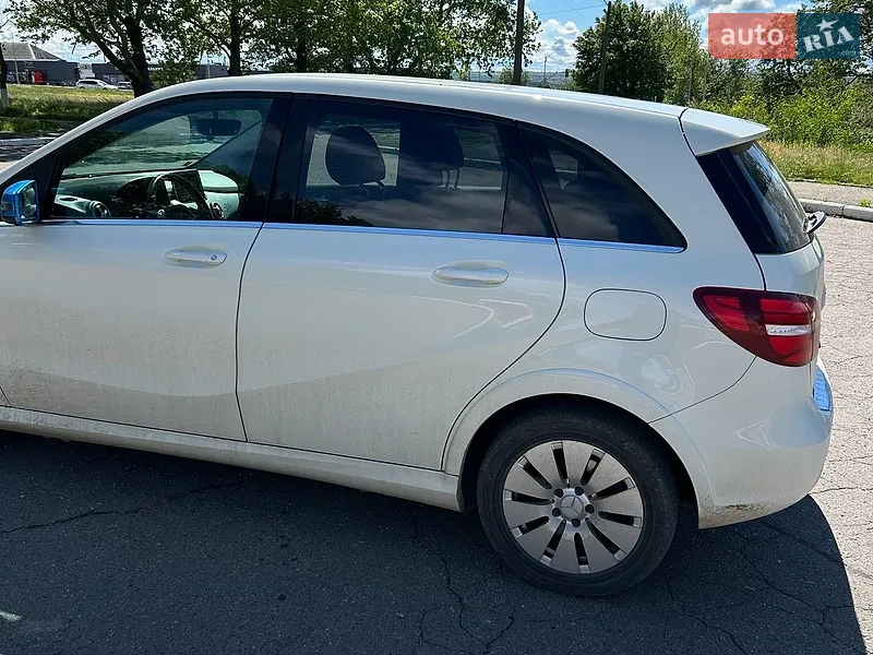 Mercedes-Benz B-Class 2015 VIN WDD2428901J005501 фото оголошення 32 з 59