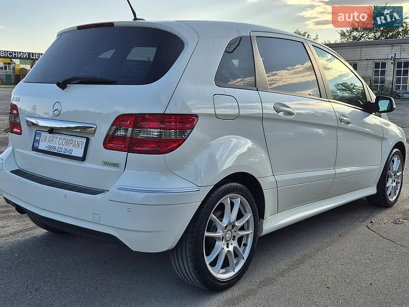 Mercedes-Benz B-Class 2011