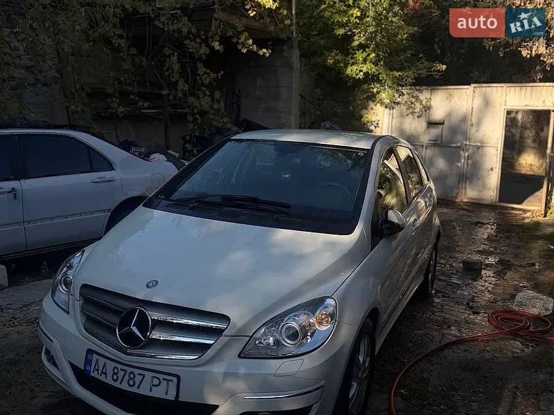 Mercedes-Benz B-Class 2011