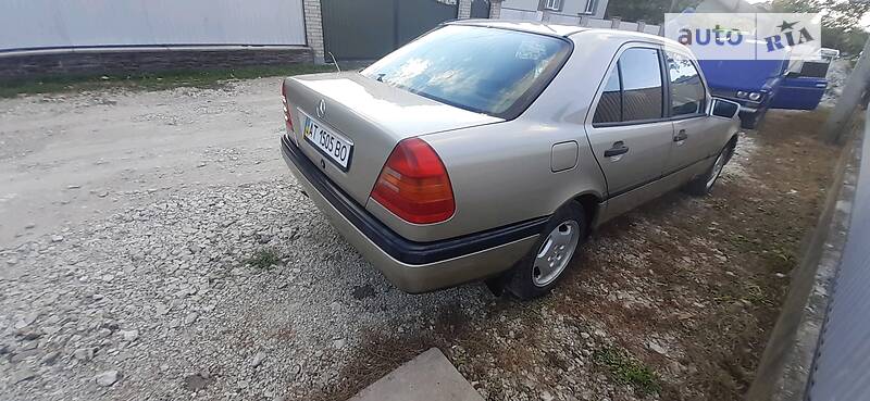 Mercedes-Benz C 180
