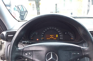 Універсал Mercedes-Benz C-Class 2004 в Чернівцях