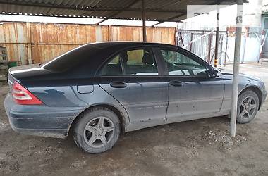 Седан Mercedes-Benz C-Class 2004 в Днепре