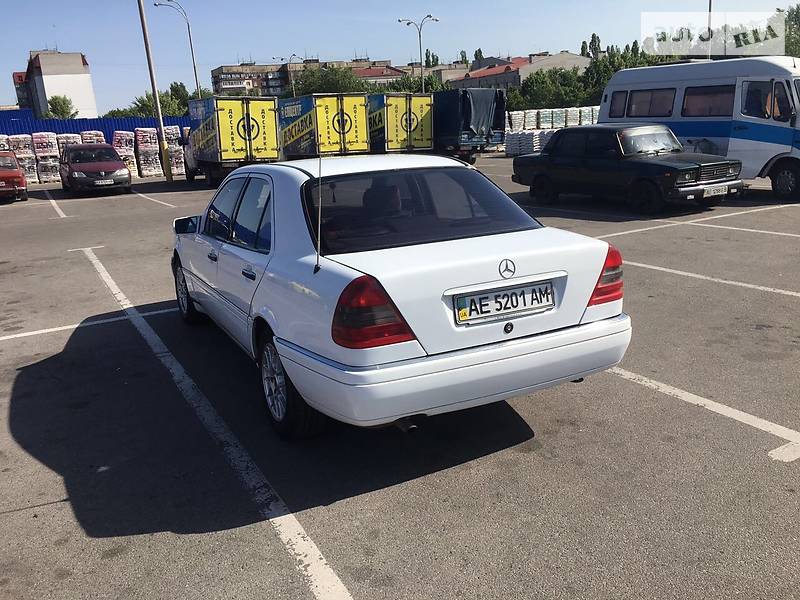 Седан Mercedes-Benz C-Class 1993 в Дніпрі
