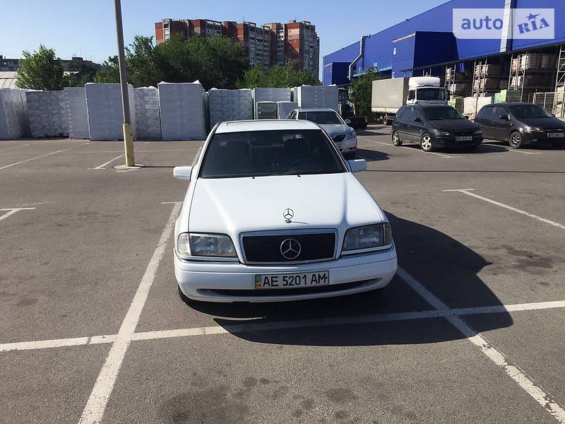 Седан Mercedes-Benz C-Class 1993 в Дніпрі