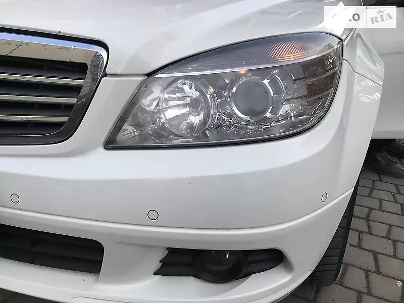 Універсал Mercedes-Benz C-Class 2010 в Чернівцях