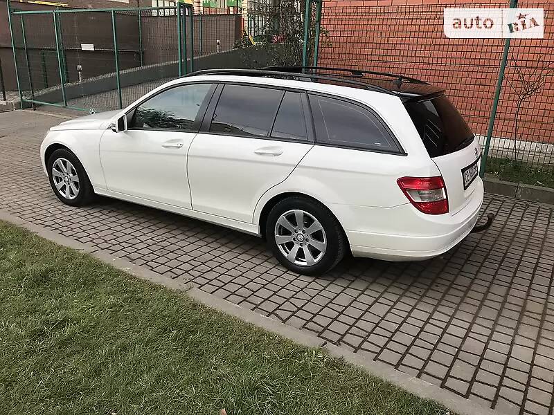Універсал Mercedes-Benz C-Class 2010 в Чернівцях