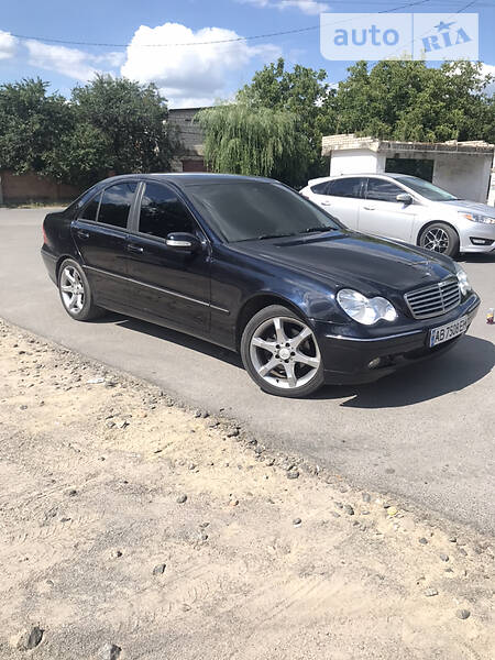 Седан Mercedes-Benz C-Class 2005 в Вінниці