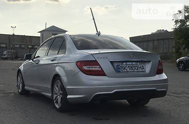 Седан Mercedes-Benz C-Class 2011 в Ровно