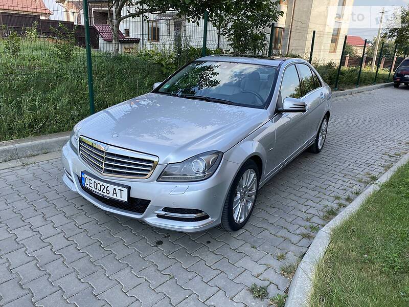 Седан Mercedes-Benz C-Class 2011 в Чернівцях