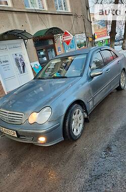 Седан Mercedes-Benz C-Class 2004 в Чернівцях