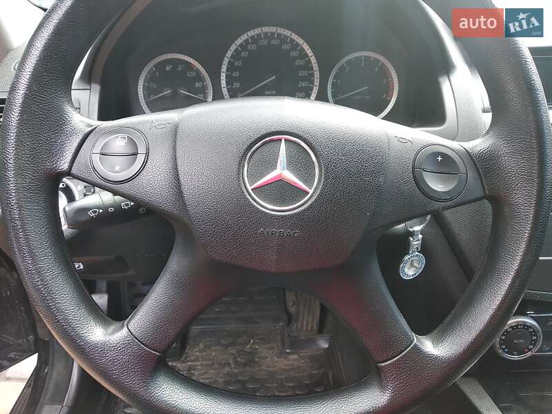 Універсал Mercedes-Benz C-Class 2010 в Царичанці