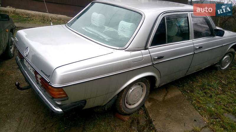 Седан Mercedes-Benz C-Class 1982 в Чернівцях