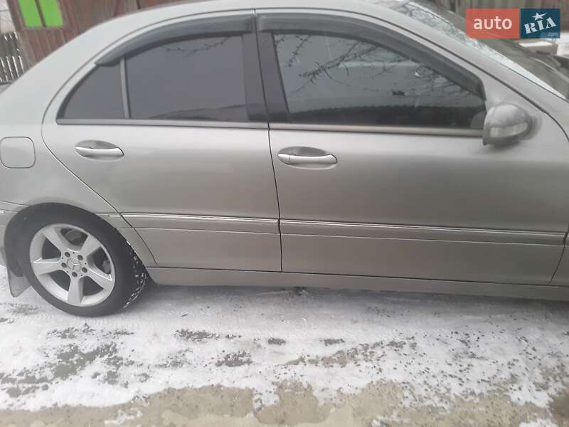 Седан Mercedes-Benz C-Class 2004 в Благовіщенську