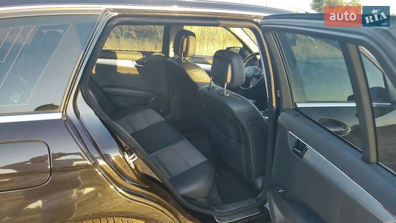 Универсал Mercedes-Benz C-Class 2010 в Львове