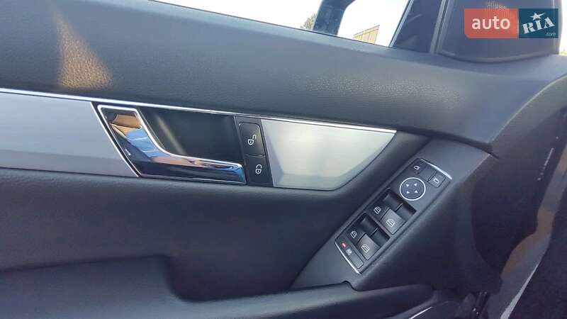 Универсал Mercedes-Benz C-Class 2010 в Львове