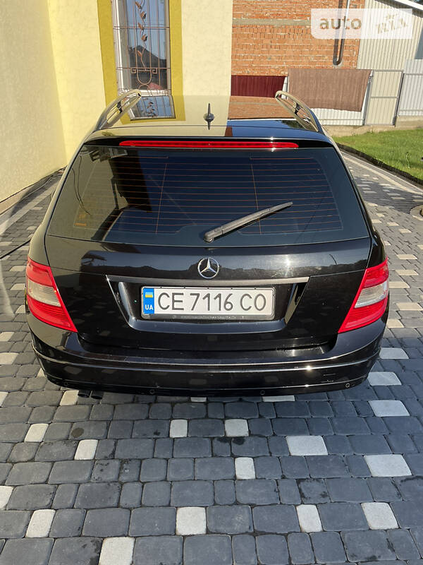 Універсал Mercedes-Benz C-Class 2010 в Чернівцях