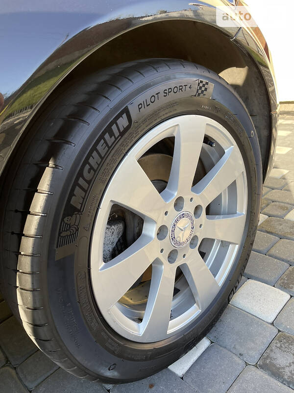 Універсал Mercedes-Benz C-Class 2010 в Чернівцях