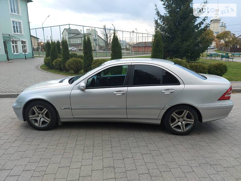 Седан Mercedes-Benz C-Class 2005 в Львові