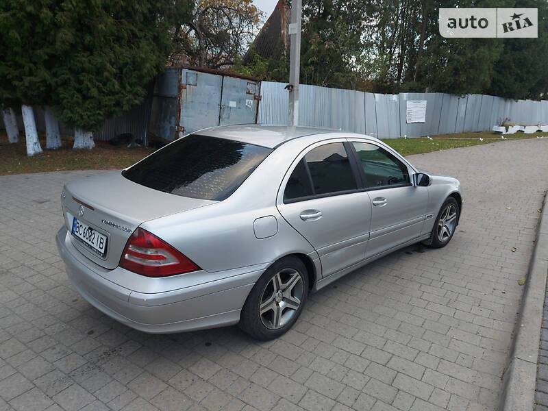 Седан Mercedes-Benz C-Class 2005 в Львові