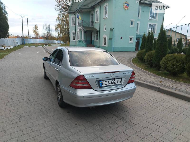 Седан Mercedes-Benz C-Class 2005 в Львові