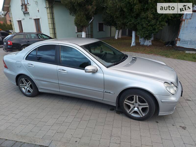 Седан Mercedes-Benz C-Class 2005 в Львові
