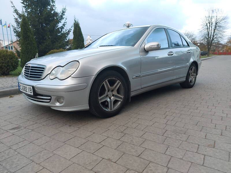 Седан Mercedes-Benz C-Class 2005 в Львові