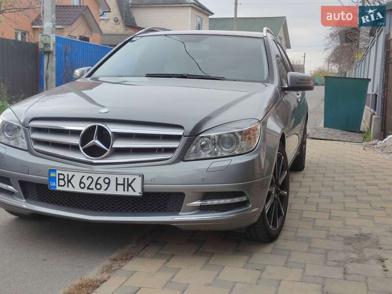 Універсал Mercedes-Benz C-Class 2011 в Києві