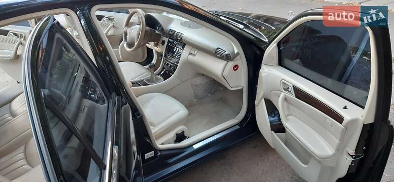 Седан Mercedes-Benz C-Class 2005 в Николаеве