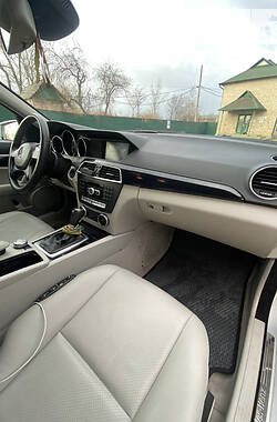 Універсал Mercedes-Benz C-Class 2011 в Чернівцях