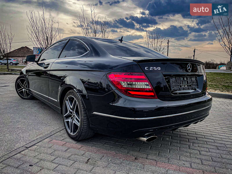 Купе Mercedes-Benz C-Class 2012 в Киеве