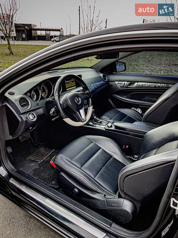 Купе Mercedes-Benz C-Class 2012 в Киеве