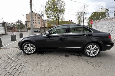 Седан Mercedes-Benz C-Class 2012 в Виннице