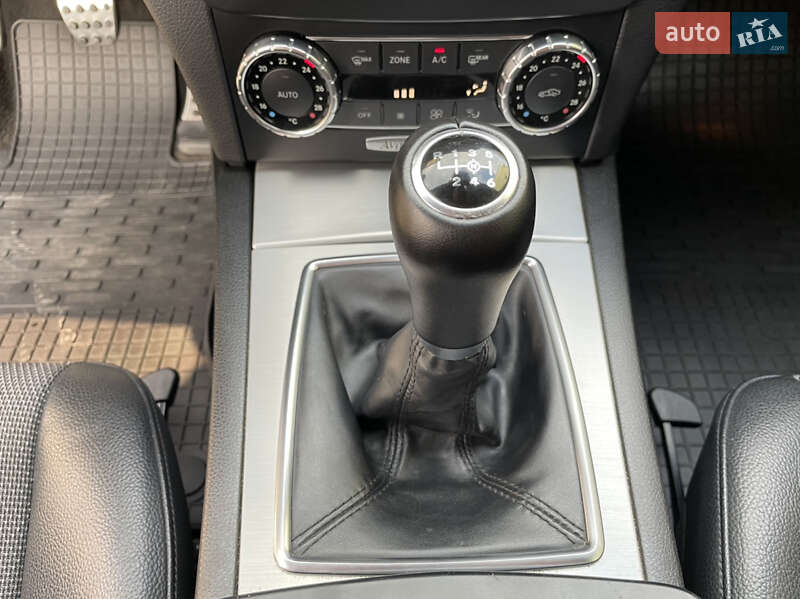 Универсал Mercedes-Benz C-Class 2011 в Львове