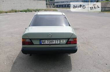 Седан Mercedes-Benz C-Class 1989 в Дніпрі