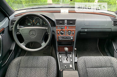 Седан Mercedes-Benz C-Class 1996 в Днепре