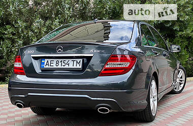 Седан Mercedes-Benz C-Class 2012 в Днепре