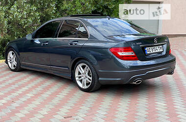 Седан Mercedes-Benz C-Class 2012 в Днепре