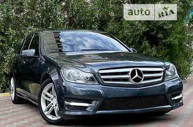 Седан Mercedes-Benz C-Class 2012 в Днепре