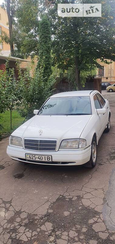 Седан Mercedes-Benz C-Class 1995 в Черновцах